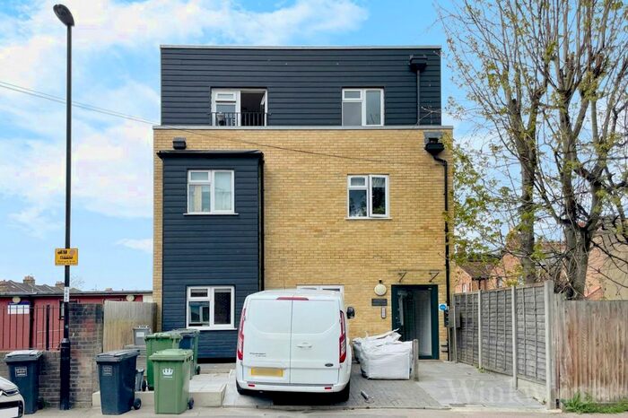 2 Bedroom Flat To Rent In Shorndean Street, London, SE6