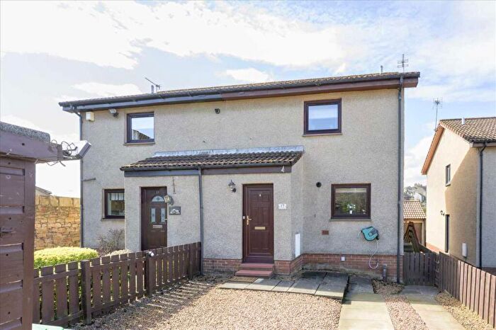 3 Bedroom Semi-detached Villa For Sale In Boreland Park, Inverkeithing, KY11