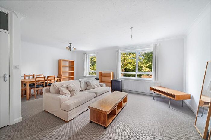 2 Bedroom Flat To Rent In Chiswick High Road, London, W4