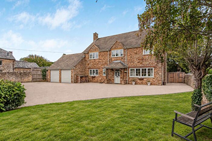 4 Bedroom Detached House For Sale In Baker Street, Farthinghoe, Brackley, NN13