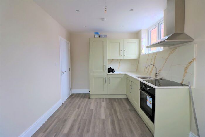1 Bedroom Flat To Rent In New North Road, Ilford, Essex, IG6