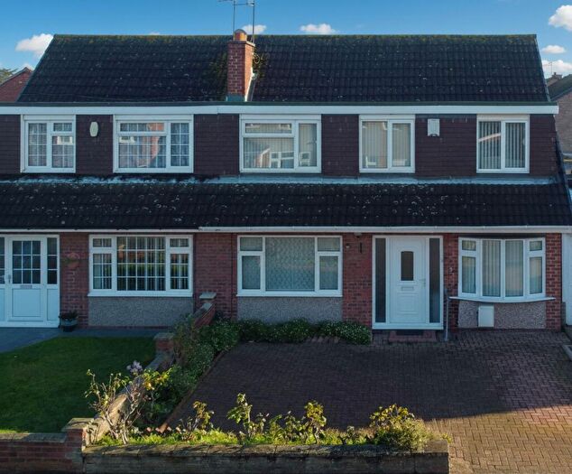 5 Bedroom Semi-Detached House For Sale In Gregson Close, Leicester, LE4