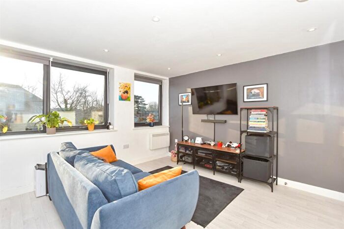 1 Bedroom Apartment For Sale In Leigh Road, Havant, Hampshire, PO9