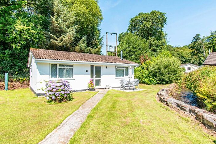 2 Bedroom Chalet For Sale In Rosecraddoc, Liskeard, PL14
