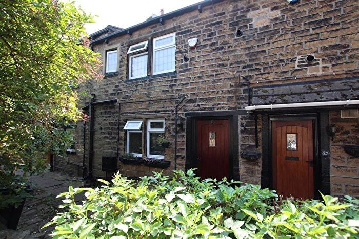 2 Bedroom Cottage To Rent In Moorside Road, Eccleshill, Bradford, BD2