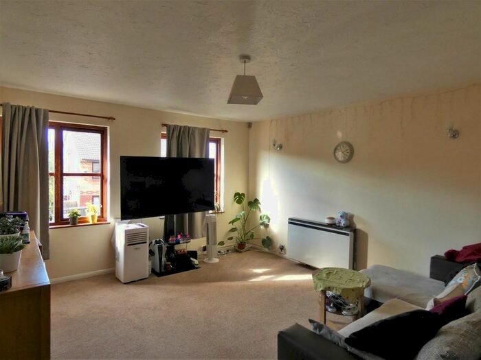 1 Bedroom Flat To Rent In Farley Road, Gravesend, DA12