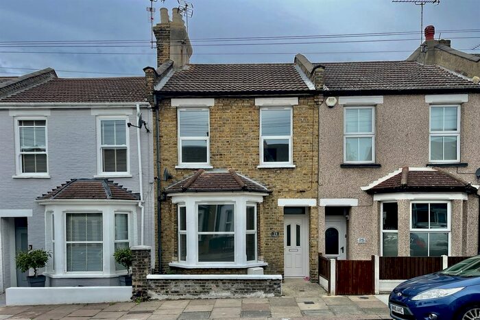 3 Bedroom Property To Rent In Chinchilla Road, Southend-On-Sea, SS1