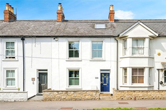 3 Bedroom Terraced House For Sale In Kings End, Bicester, Oxfordshire, OX26