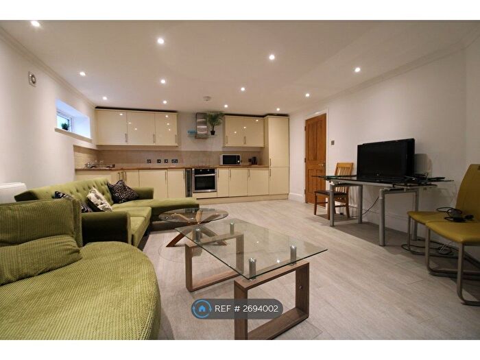 1 Bedroom Flat To Rent In Lavender Hill, London, SW11