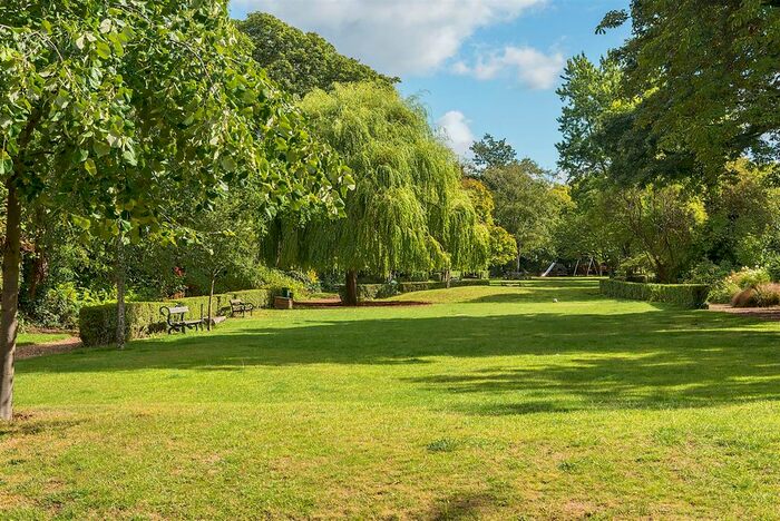 2 Bedroom Flat To Rent In Ladbroke Grove, London, W11