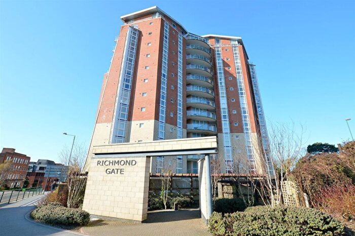 2 Bedroom Apartment To Rent In Richmond Hill Gate, Richmond Hill, BH2
