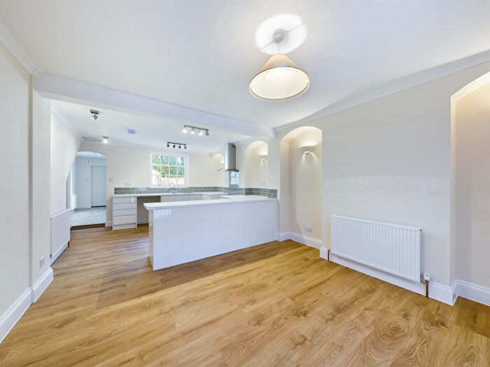 3 Bedroom Town House For Sale In London Road, Horsham, RH12