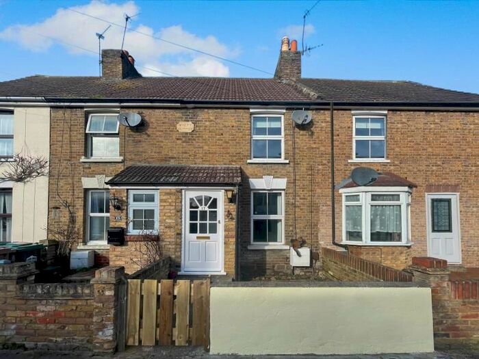 2 Bedroom Property To Rent In Wyatt Road, Staines, TW18