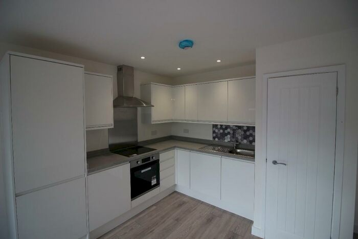3 Bedroom Flat To Rent In Postway Mews, Ilford, London, IG1