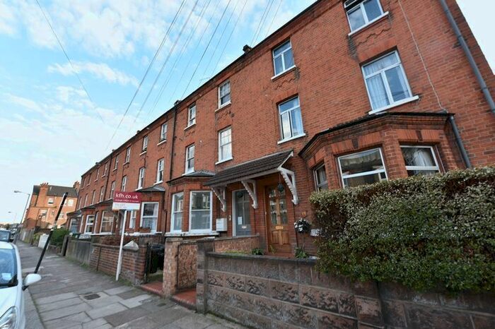 2 Bedroom Flat To Rent In Stella Road, London, SW17