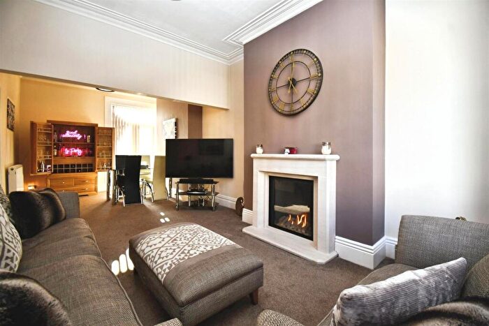 3 Bedroom Terraced House For Sale In East Park Avenue, Hull, HU8