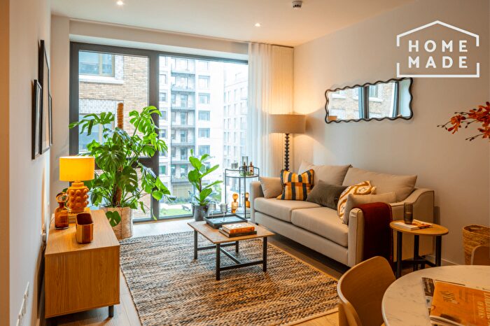 1 Bedroom Flat To Rent In The Maple, NW2
