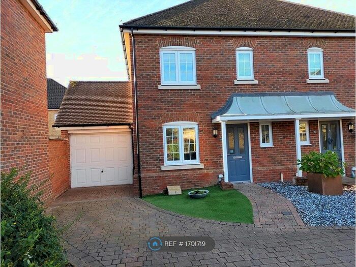 3 Bedroom Semi-Detached House To Rent In Heronslee, Shefford, SG17