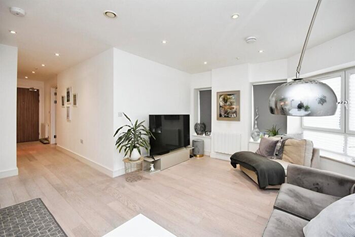 1 Bedroom Apartment For Sale In New Road, Brentwood, CM14