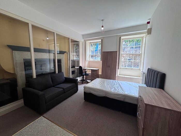 Studio To Rent In Berkeley Square, Bristol, BS8 - Photo 2