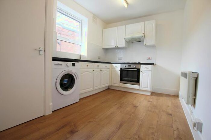 1 Bedroom Flat To Rent In Ashley Road, Parkstone, Poole BH14