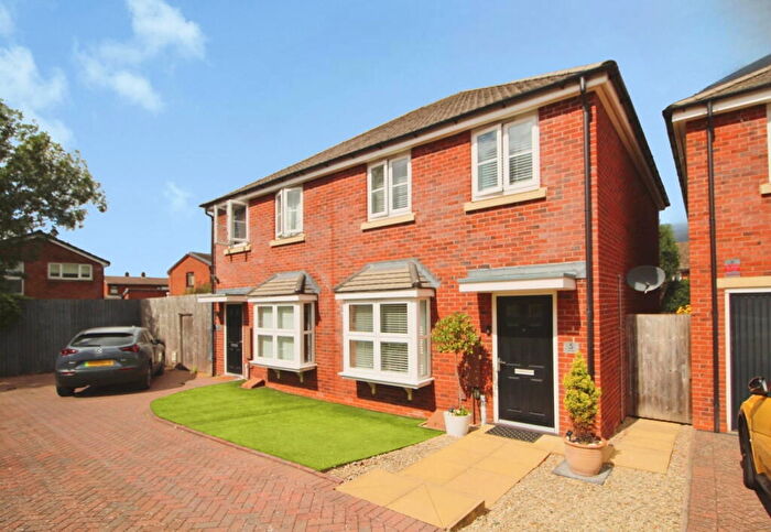 3 Bedroom Semi Detached House For Sale In Hill Close, Bewdley Hill, Kidderminster, Worcestershire, DY11