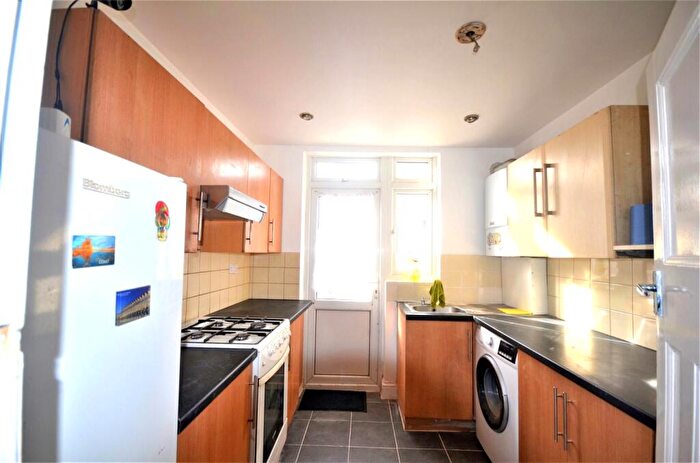 4 Bedroom End Of Terrace House To Rent In Royston Gardens, Ilford, IG1