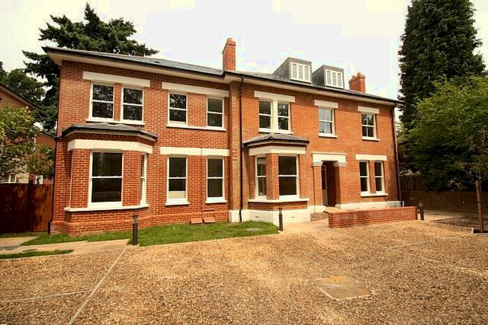 2 Bedroom Flat To Rent In Broomhall Road, Horsell, Woking, GU21