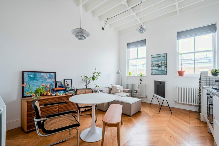 2 Bedroom Flat To Rent In Broadway Market, London Fields, London, E8