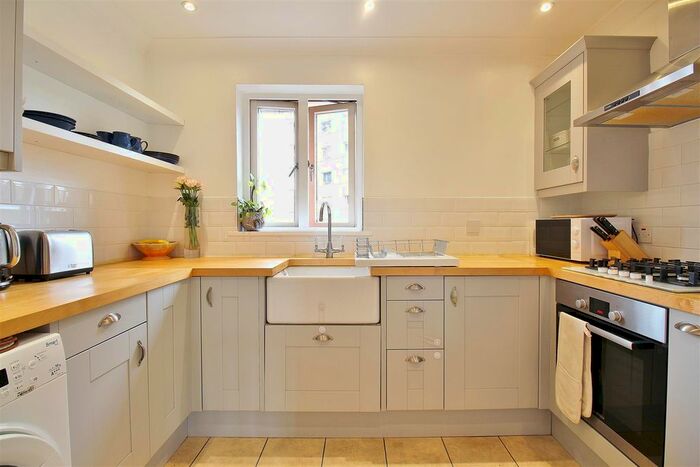 2 Bedroom Flat To Rent In Manor House Way, Isleworth, TW7