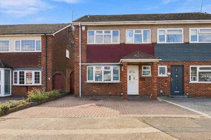 4 Bedroom Semi-Detached House For Sale In Somerset Road, Linford, SS17