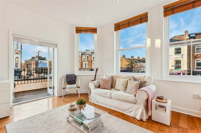 Studio To Rent In Northcote Road, SW11