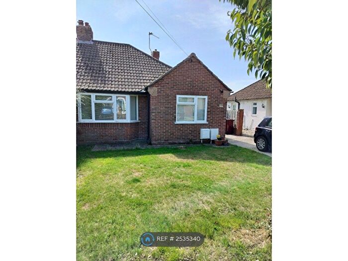 2 Bedroom Bungalow To Rent In Oak Avenue, Chichester, PO19