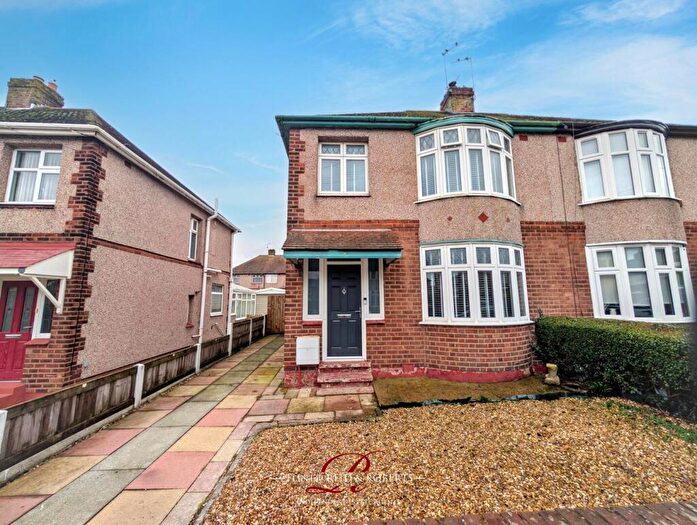 3 Bedroom Semi Detached House For Sale In Queens Avenue, Flint, CH6