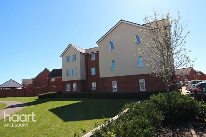 2 Bedroom Flat To Rent In Elton Close, Aylesbury, HP18