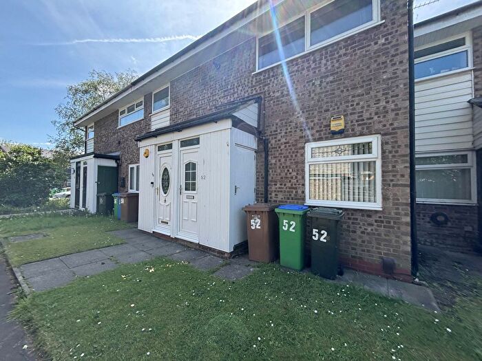 2 Bedroom Maisonette To Rent In Evesham Walk, Manchester, M24