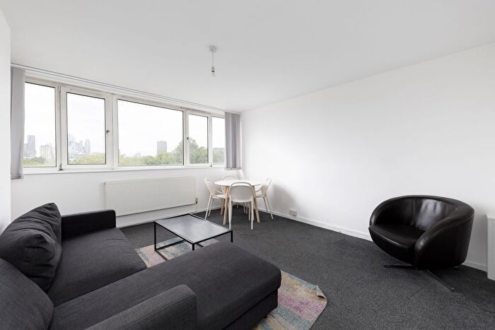 3 Bedroom Flat To Rent In Royal Street, London, SE1