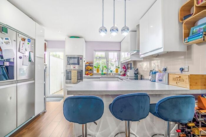 2 Bedroom Terraced House For Sale In Wandle Way, Earlsfield, SW18