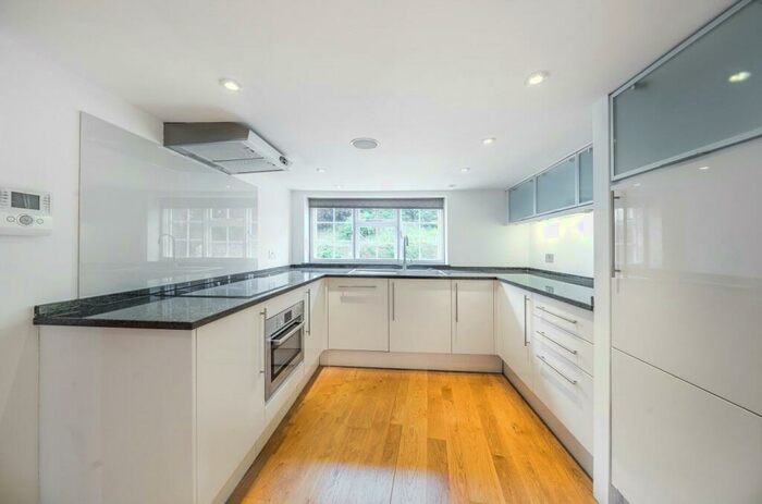 2 Bedroom End Of Terrace House For Sale In Castle Street, Castle Street, Guildford, Surrey, GU1