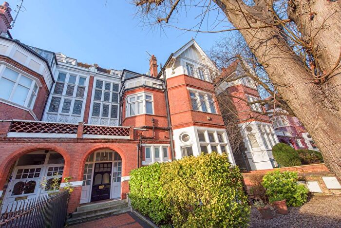 1 Bedroom Flat For Sale In Frognal, Hampstead, London, NW3