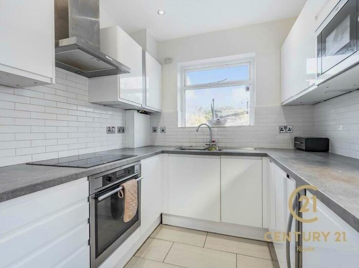 4 Bedroom Detached House To Rent In Briarwood Road Epsom, KT17