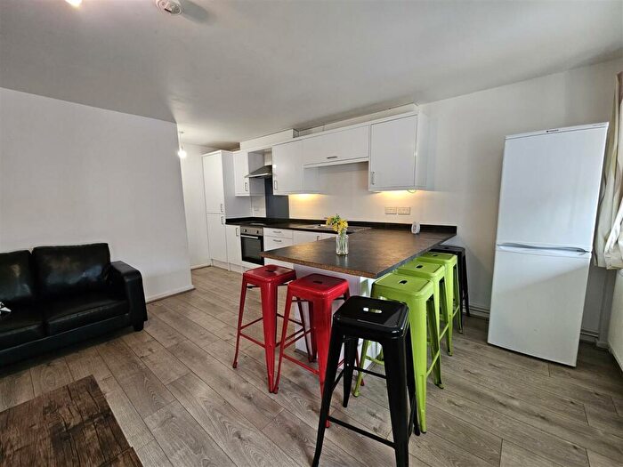 5 Bedroom Flat To Rent In Bed Student Flats, The Forum, Tiverton Way, CB1