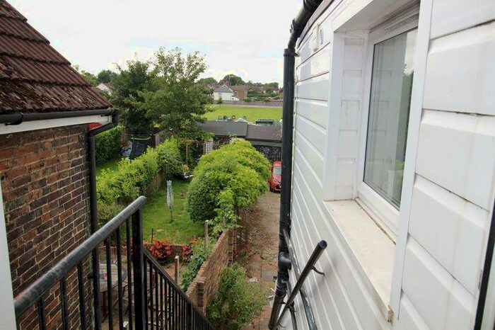 1 Bedroom Flat To Rent In Caterham On The Hill, CR3