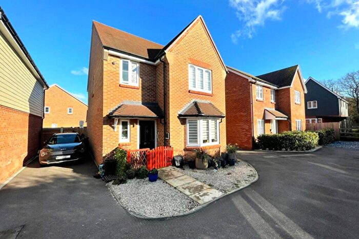 3 Bedroom Detached House For Sale In Hop Garden Way, Ash, Surrey, GU12
