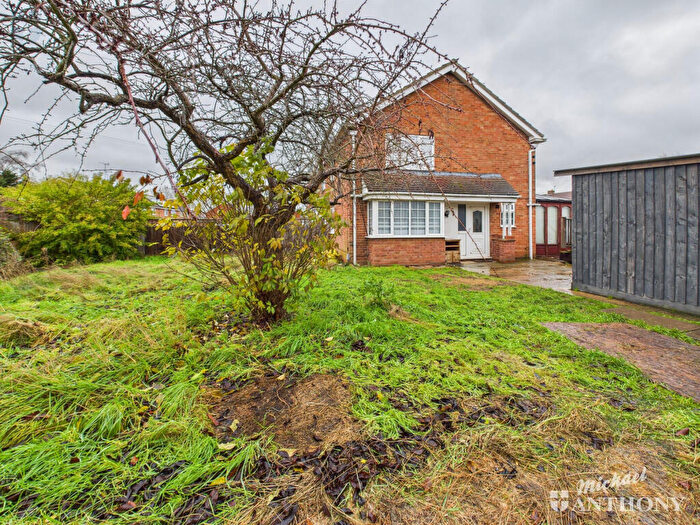 2 Bedroom End Of Terrace House For Sale In Berryfield Road, Aylesbury, HP19
