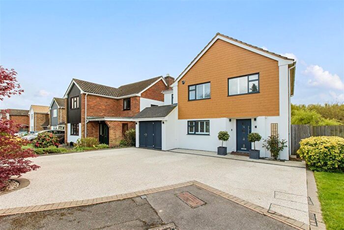 4 Bedroom Detached House For Sale In Foalhurst Close, Tonbridge, TN10