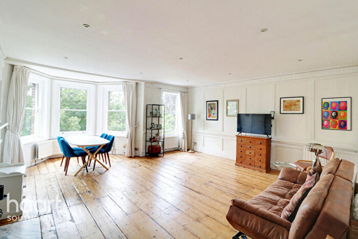 2 Bedroom Apartment For Sale In The Green, London, N14