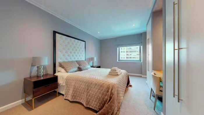 1 Bedroom Flat To Rent In Students - South Quay, Discovery Dock Apartments East, South Quay Square, London, E14