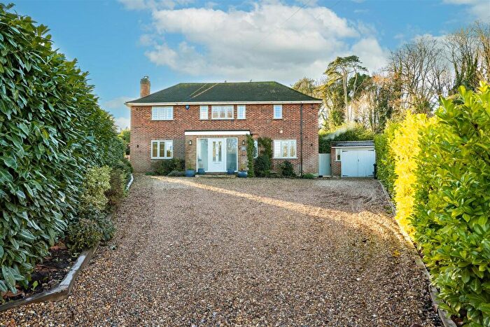 4 Bedroom Detached House For Sale In Moreton Place, Harpenden, AL5