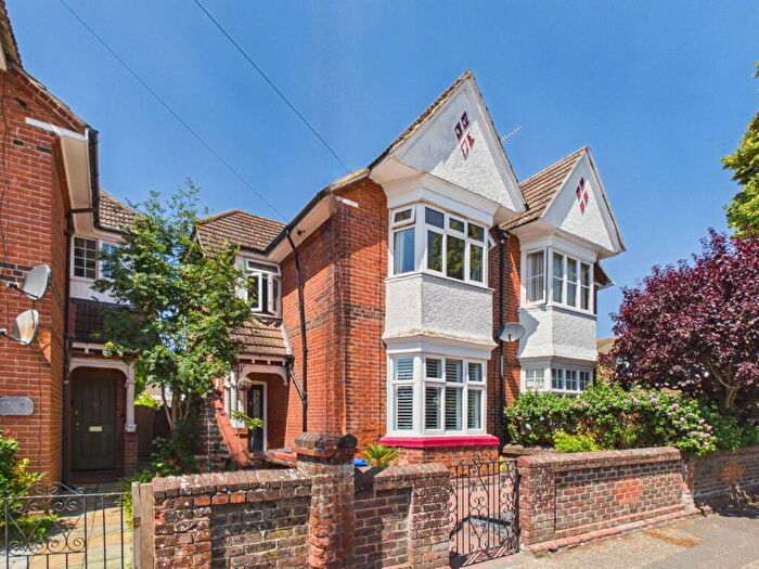 4 Bedroom Semi-Detached House For Sale In Pembury Road, Worthing, BN14